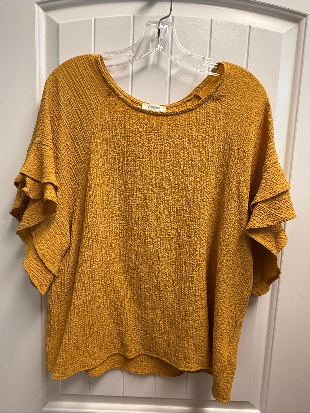 Umgee Womens Shirt Size Small Textured Fabric Excellent Condition Ruffle Sleeve